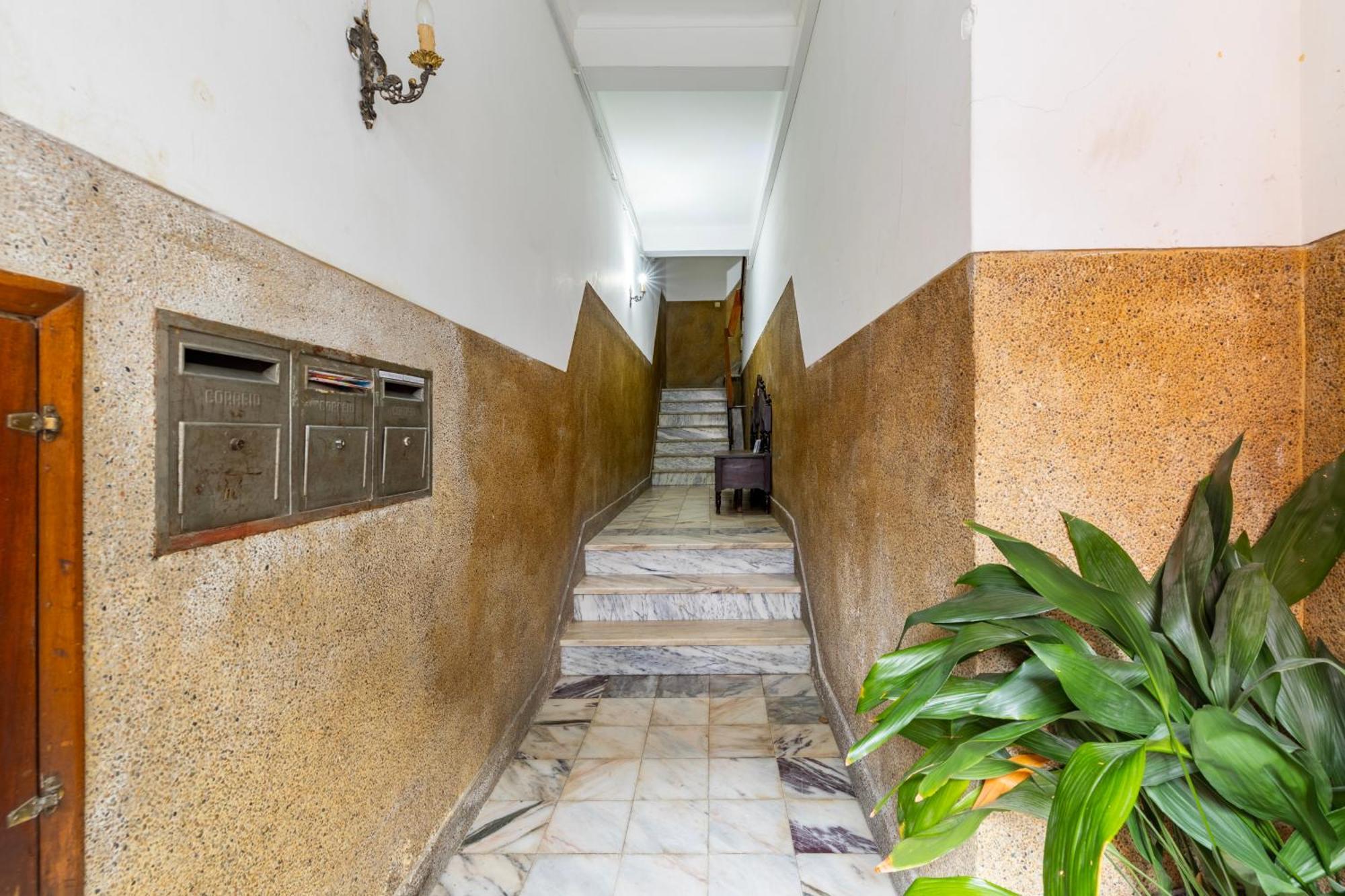 Remodeled Historical Apartment In The City Center Fundao Exterior photo